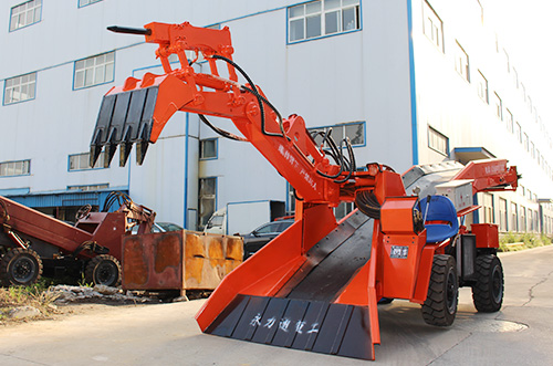 80型輪式皮帶破碎錘扒渣機2.jpg